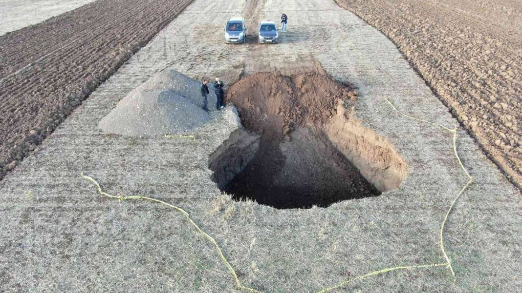Esrarengiz göçük dehşeti şimdi de o ilimizde! Görenler gözlerine inanamadı: Türkiye'yi tehdit eden tehlike büyüyor 8
